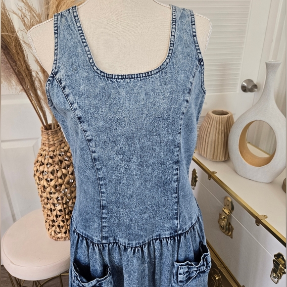 ADORABLE BOW DRESS, LIGHT WASH DENIM 💙 - Picture 2 of 16